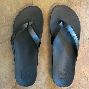 Women’s black Reef flip flops size 7